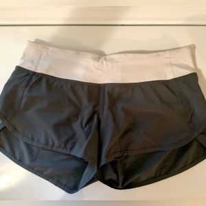Lululemon Grey/Ivory 2.5” Speed Short